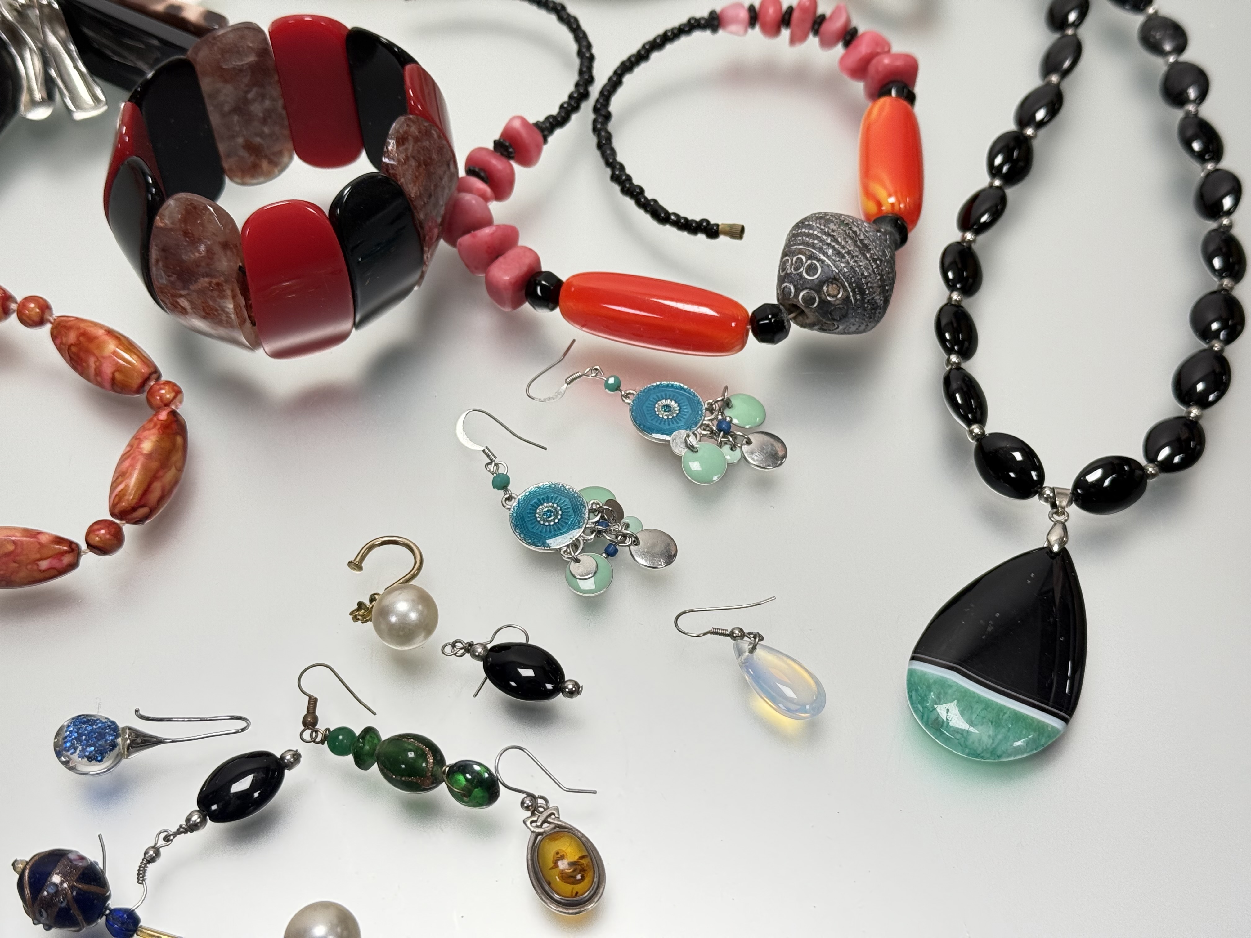 A collection of fashion costume jewellery to include bead necklaces, paste pearls, ceramic panel - Image 4 of 4