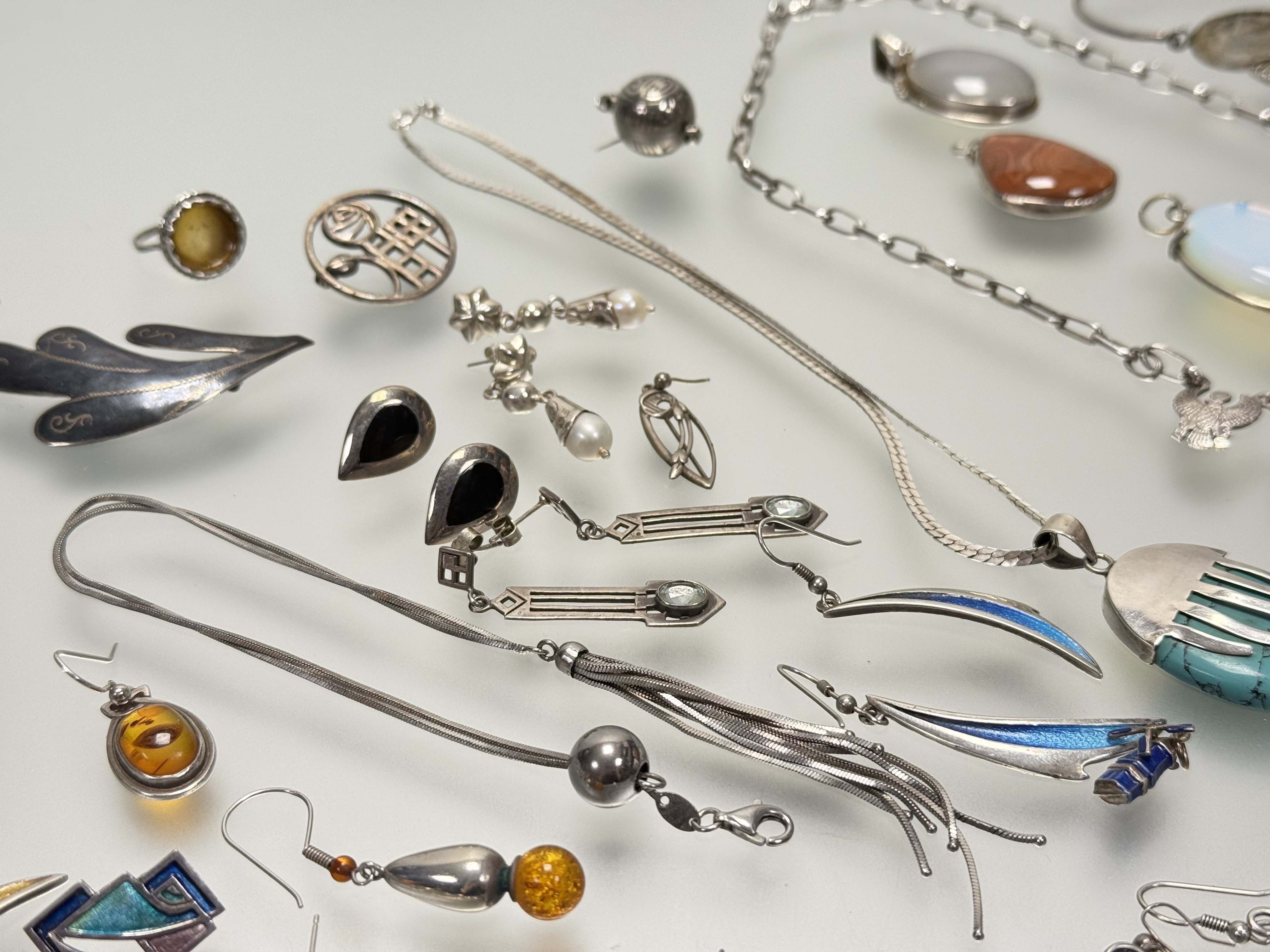 collection of silver and white metal jewellery to include an Egyptian-inspired necklace: l. x 26cm - Image 3 of 4