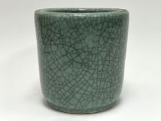 A Chinese celadon green planter pot of cylindrical form with crackle glaze decoration (h. 18.5cm x