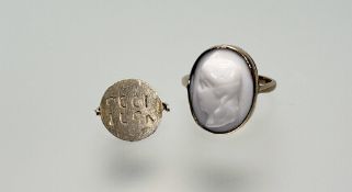 An Edwardian 9ct gold oval shell carved cameo portrait ring: l. x 1.8cm O 3.96g together with a