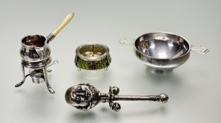 A white metal quaich-style dish with lug handles to side and a planished finish: h. x 4.5cm d. x 9cm