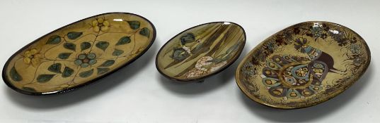 A group of three pieces by Chelsea Pottery, comprising a large footed oval dish (l. 39 cm) decorated