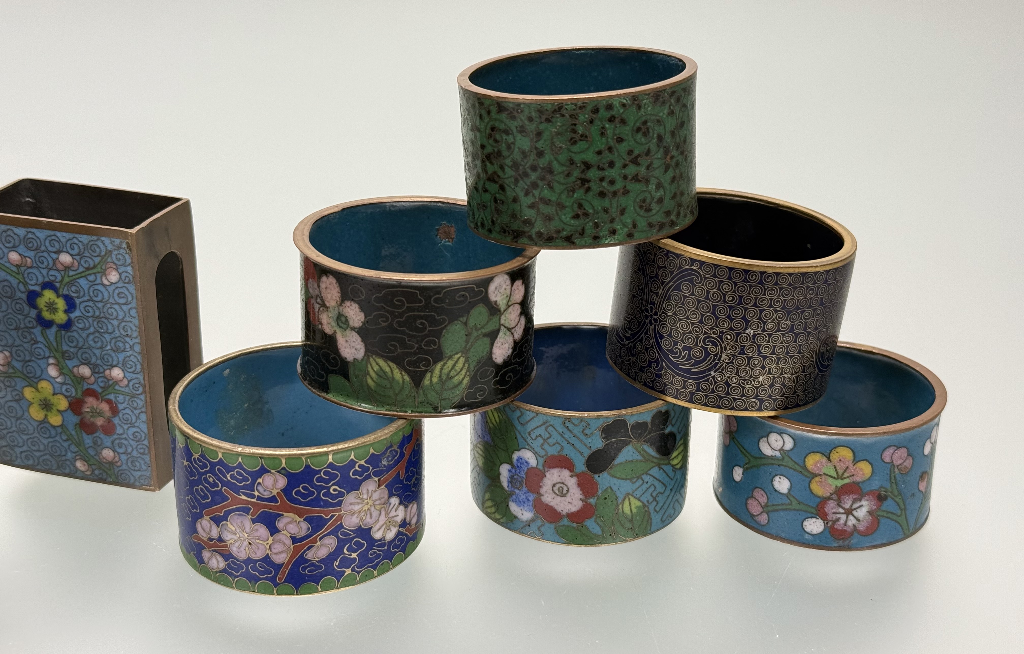 A collection of seven various Chinese cloisonne napkin rings decorated with dragon, flowers and - Image 5 of 5