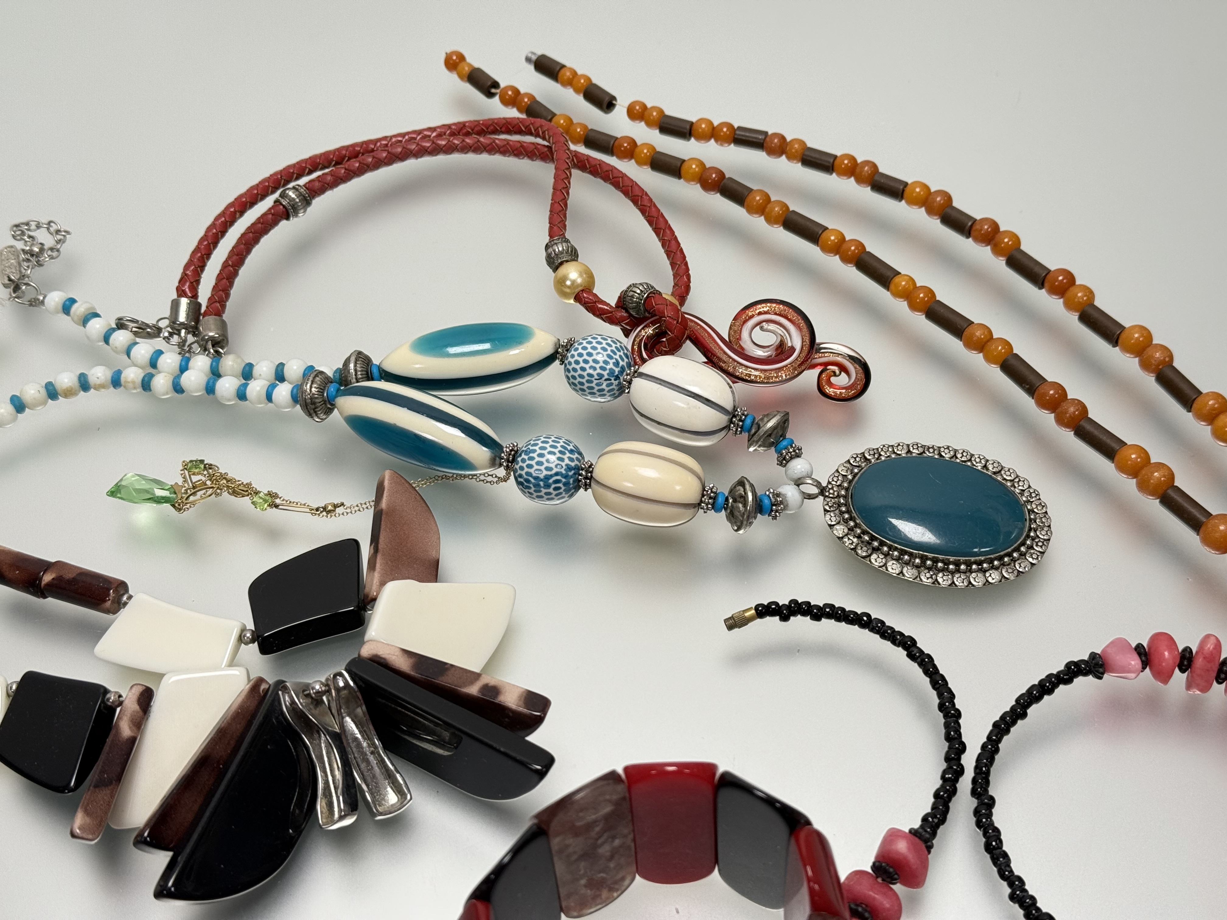 A collection of fashion costume jewellery to include bead necklaces, paste pearls, ceramic panel - Image 3 of 4