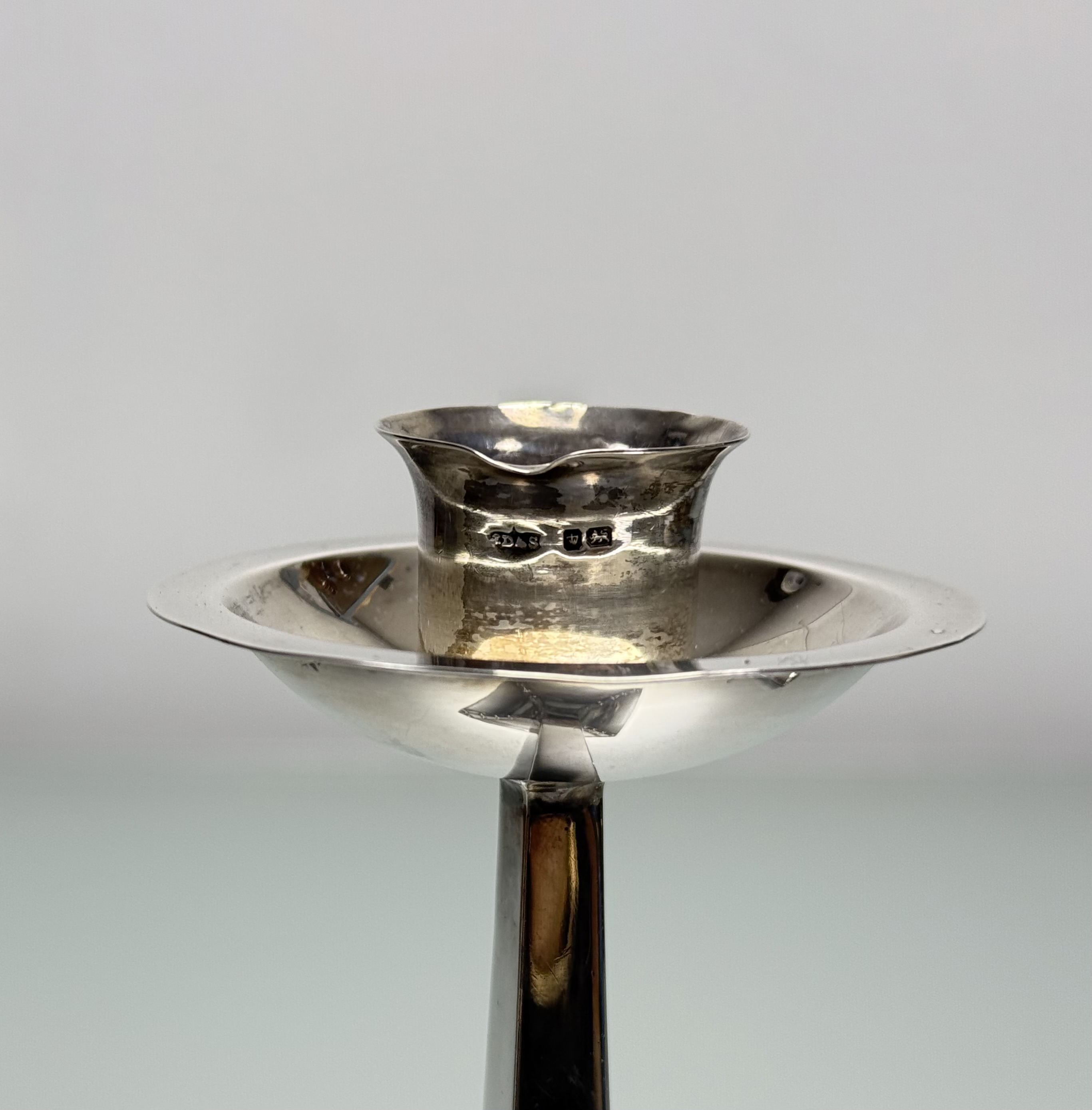 A pair of Edwardian silver candlesticks in the Arts & Crafts taste, James Dixon & Sons, Sheffield - Image 3 of 4