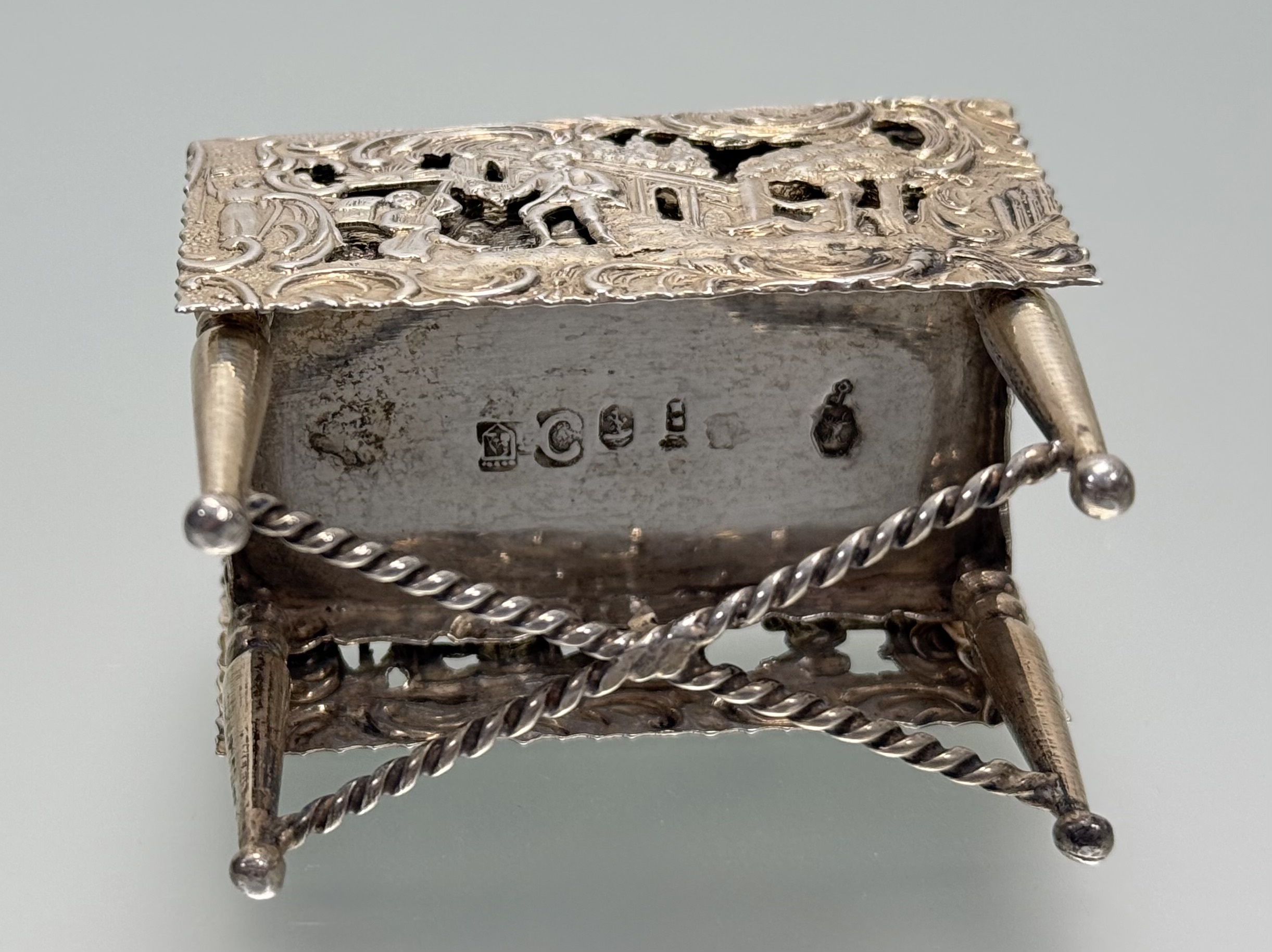 Two pieces of Dutch silver miniature furniture: a bureau with London import marks for 1890, repousse - Image 7 of 7