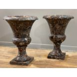 A handsome pair of variegated marble garden urns in Neoclassical style, 20th century, of campana