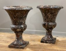A handsome pair of variegated marble garden urns in Neoclassical style, 20th century, of campana