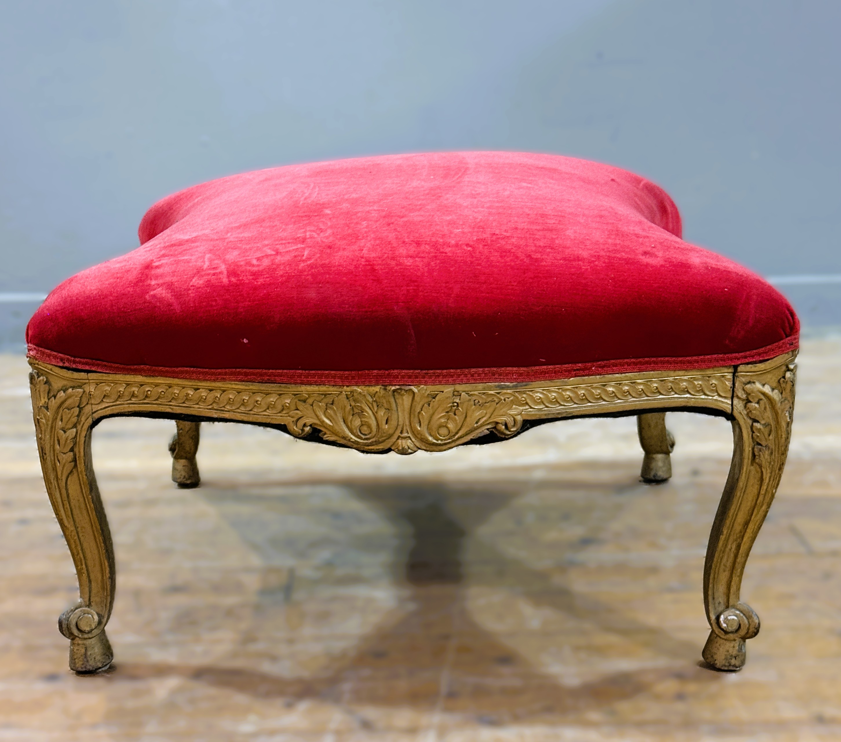 A late 19thc./early 20thc Louis XV style duchesse brisee, with scrolling giltwood painted frame, - Image 14 of 15
