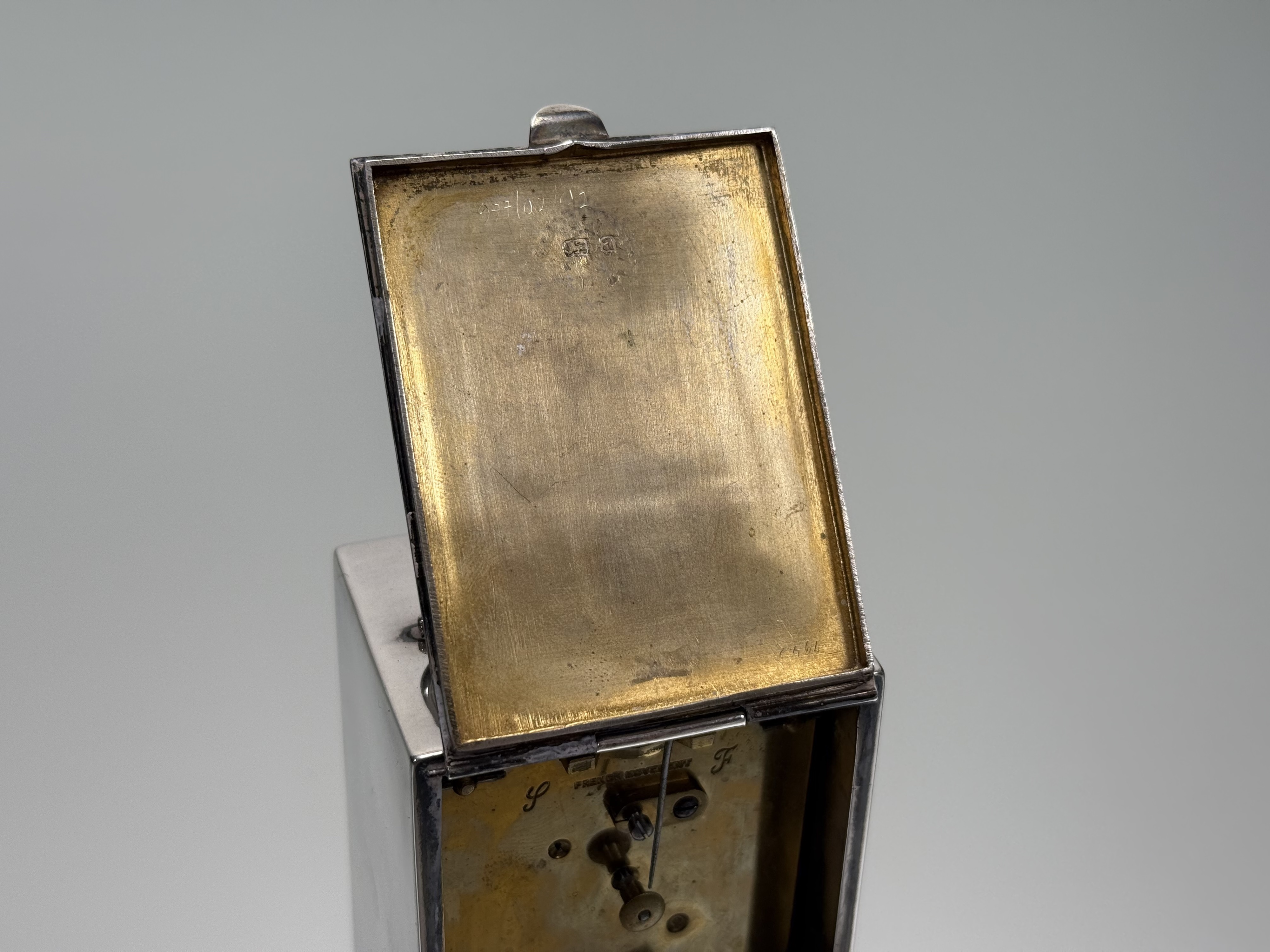 A late Victorian silver desk or dressing table clock, Douglas Clock Co., Birmingham 1900, of - Image 3 of 4