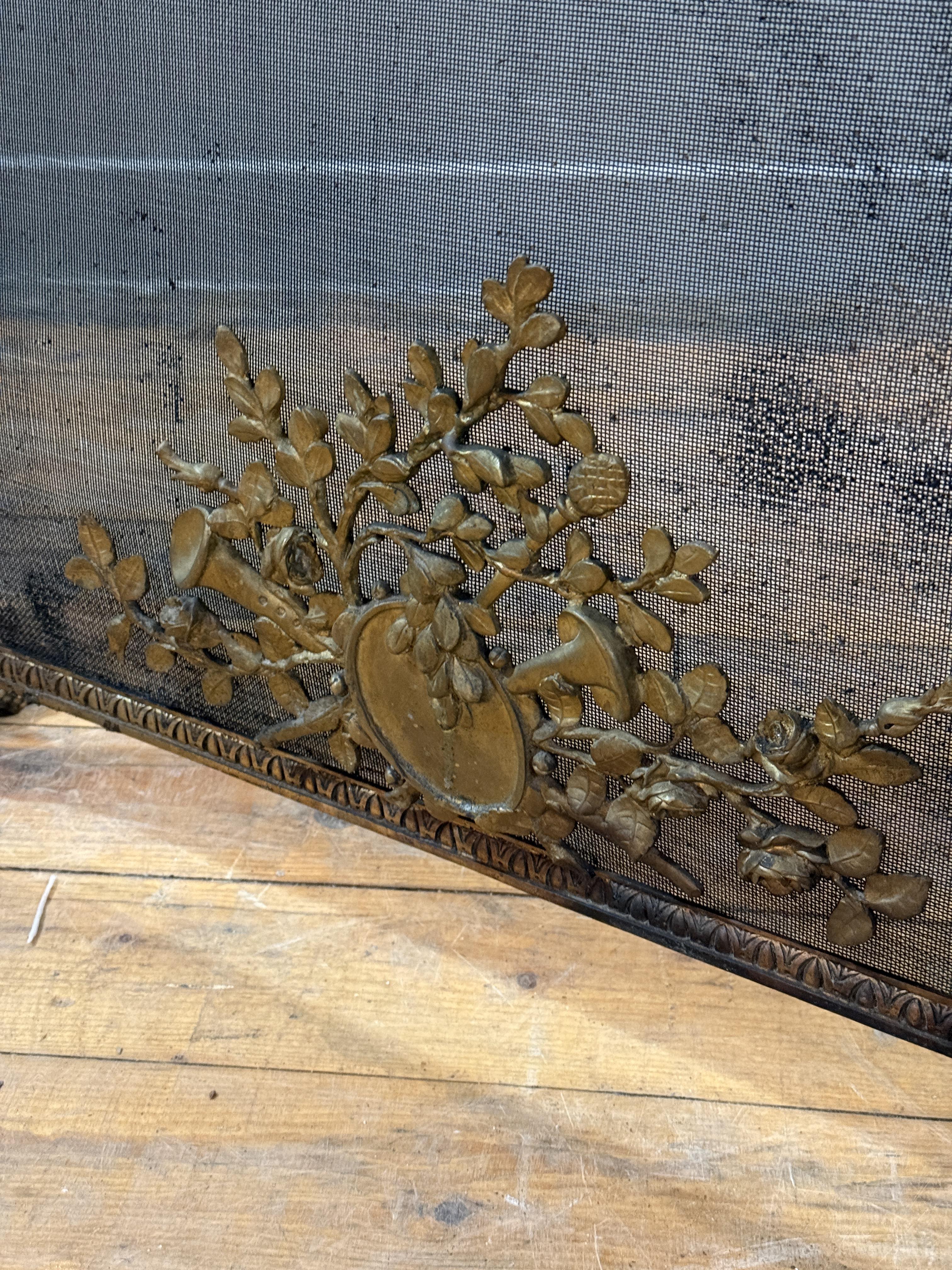 An Edwardian brass firescreen, the mesh screen applied with foliate and floral swags and raised on - Image 4 of 5
