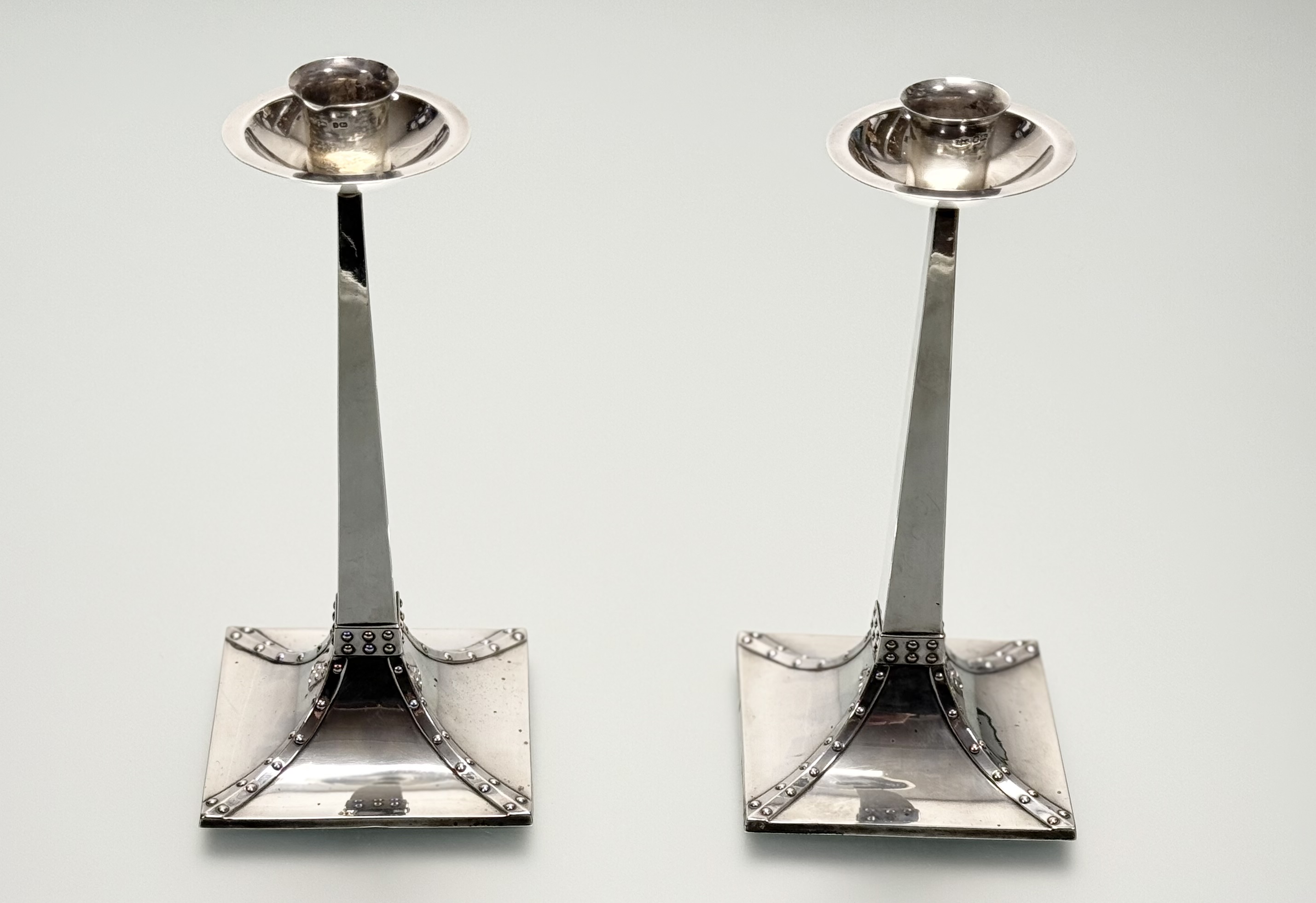 A pair of Edwardian silver candlesticks in the Arts & Crafts taste, James Dixon & Sons, Sheffield - Image 2 of 4