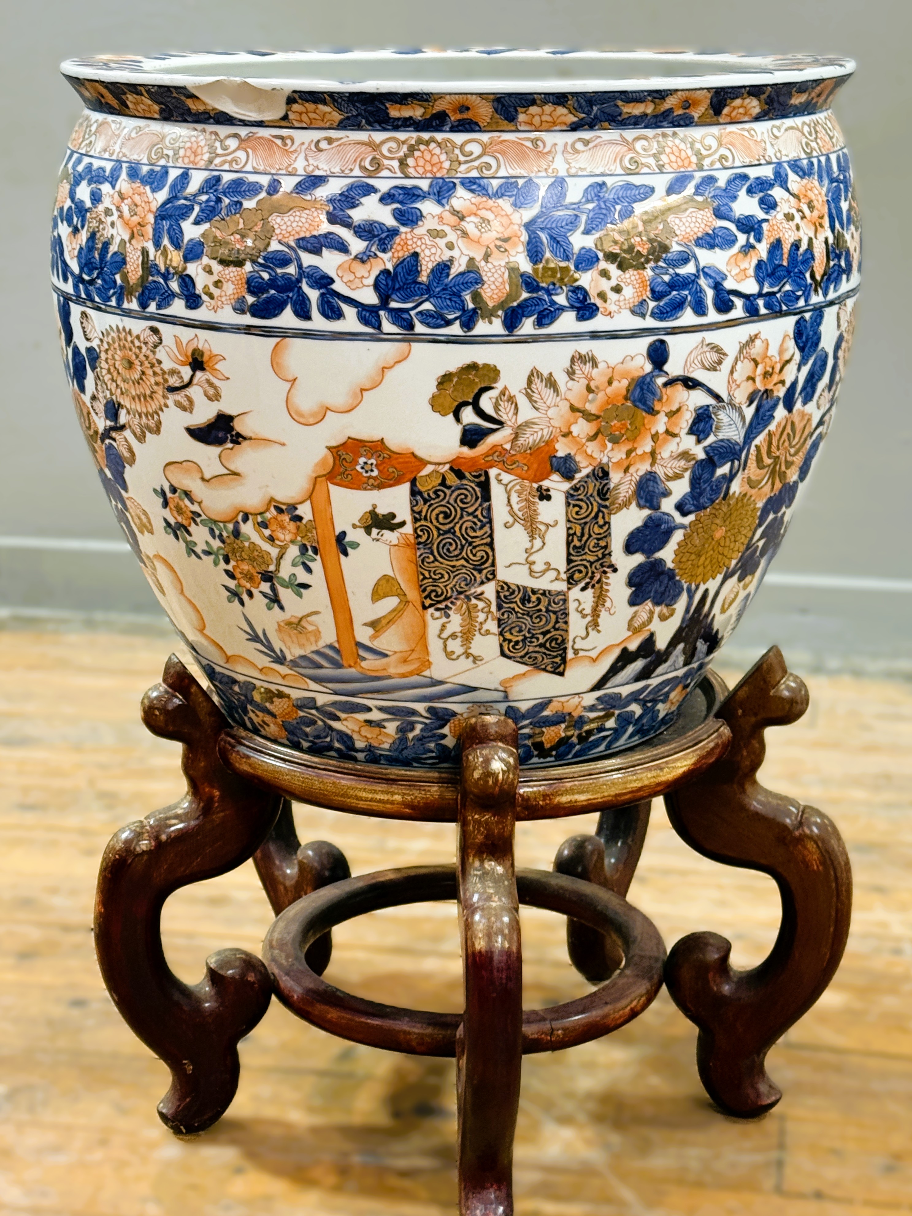 A modern large Japanese porcelain goldfish bowl raised on stained hardwood stand, decorated with - Image 4 of 6