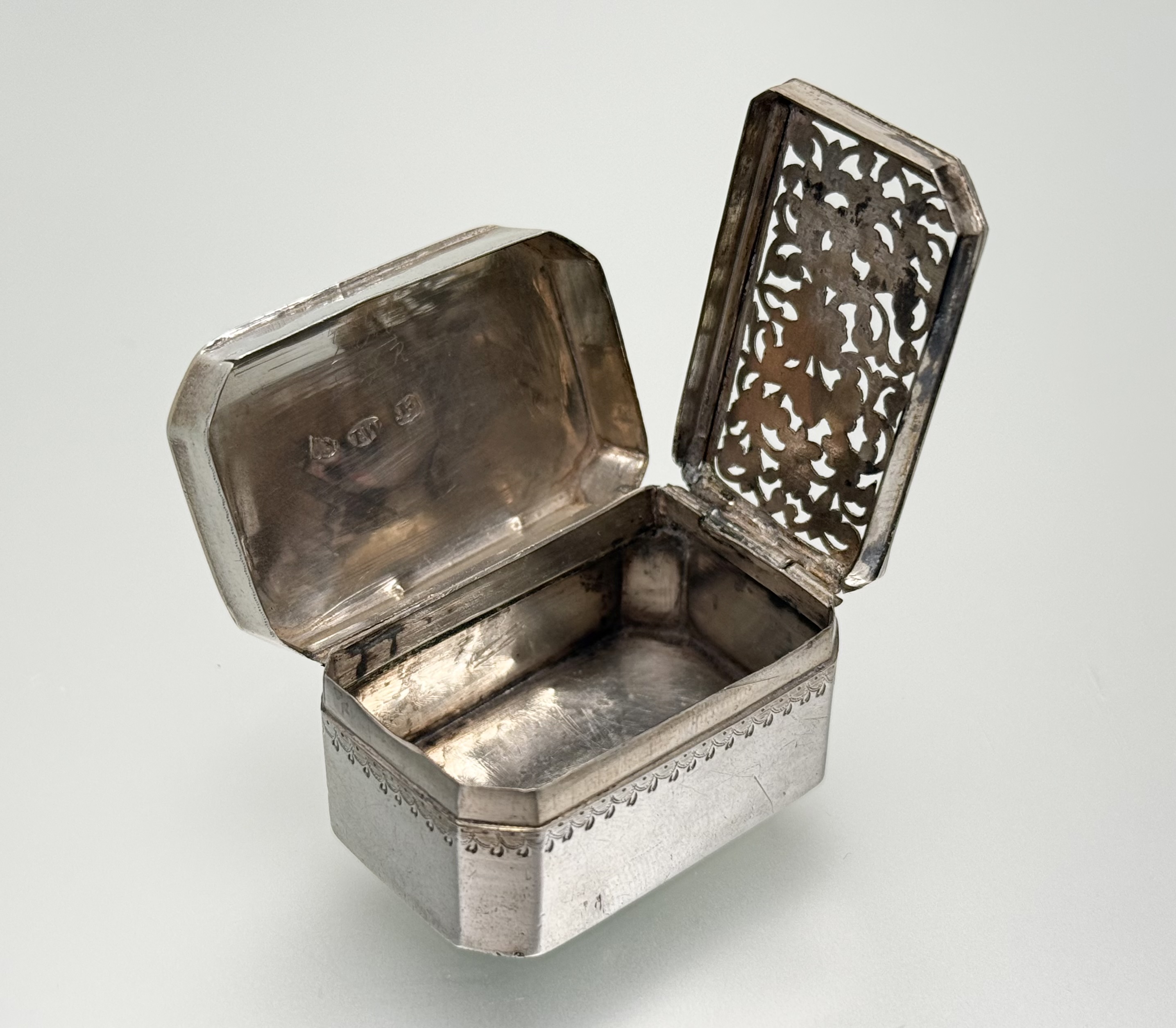A George III silver vinaigrette, Thomas Willmore, Birmingham 1800, oblong, with cut-off corners, the - Image 3 of 3