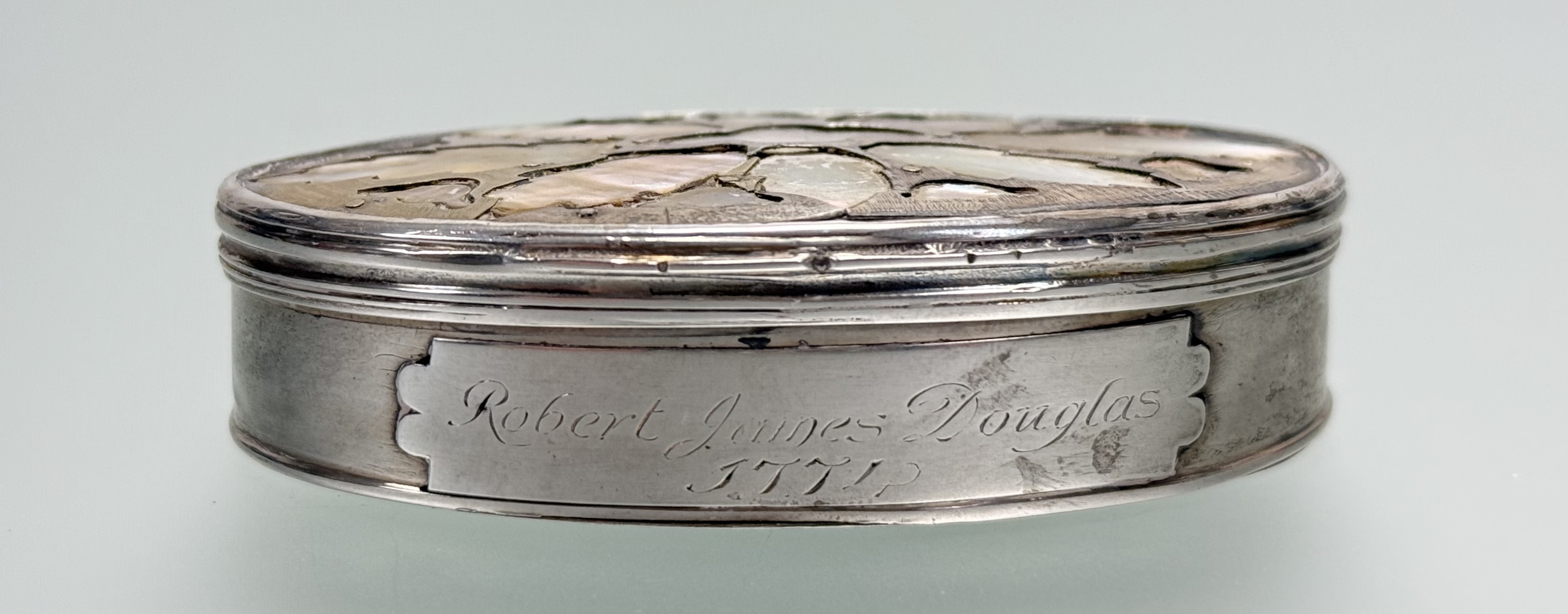 An 18th century mother-of-pearl inlaid silver (unmarked) snuff box, oval, the inside of the cover - Image 3 of 4