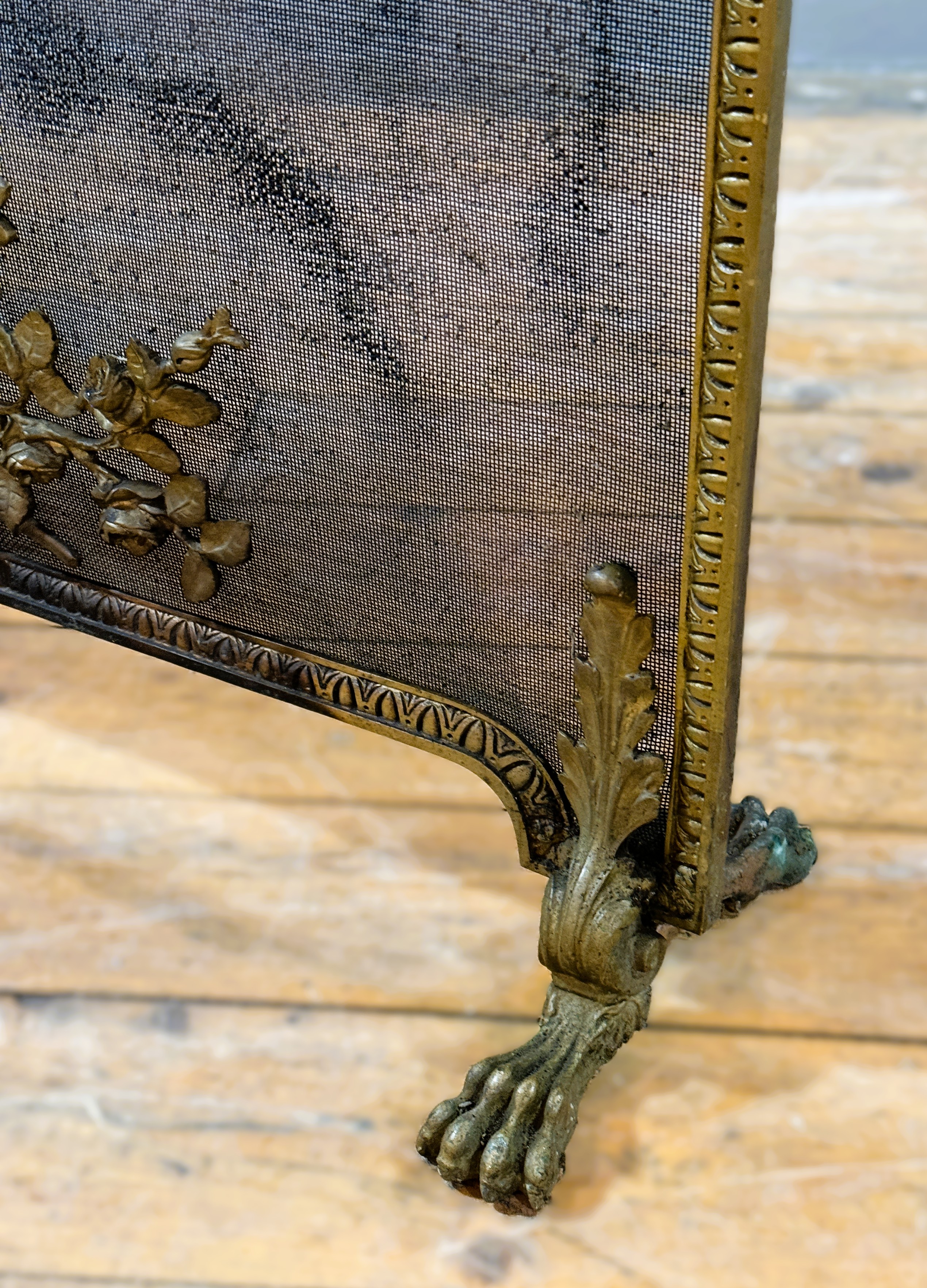 An Edwardian brass firescreen, the mesh screen applied with foliate and floral swags and raised on - Image 3 of 5