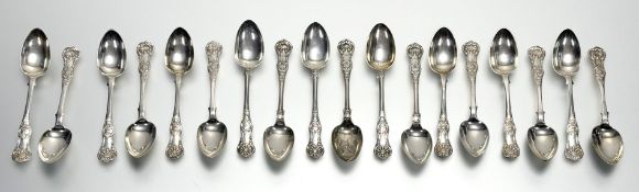A set of twelve Victorian Scottish silver teaspoons, Queen's pattern, William Coghill, Glasgow 1866;