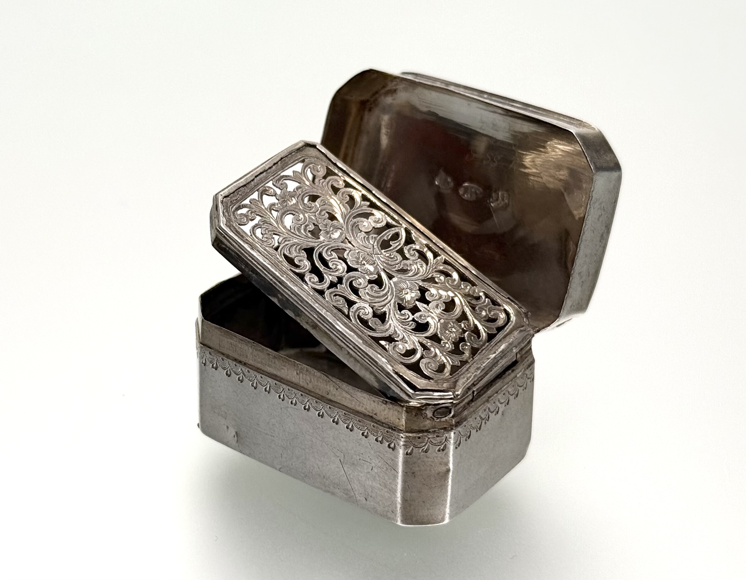 A George III silver vinaigrette, Thomas Willmore, Birmingham 1800, oblong, with cut-off corners, the - Image 2 of 3