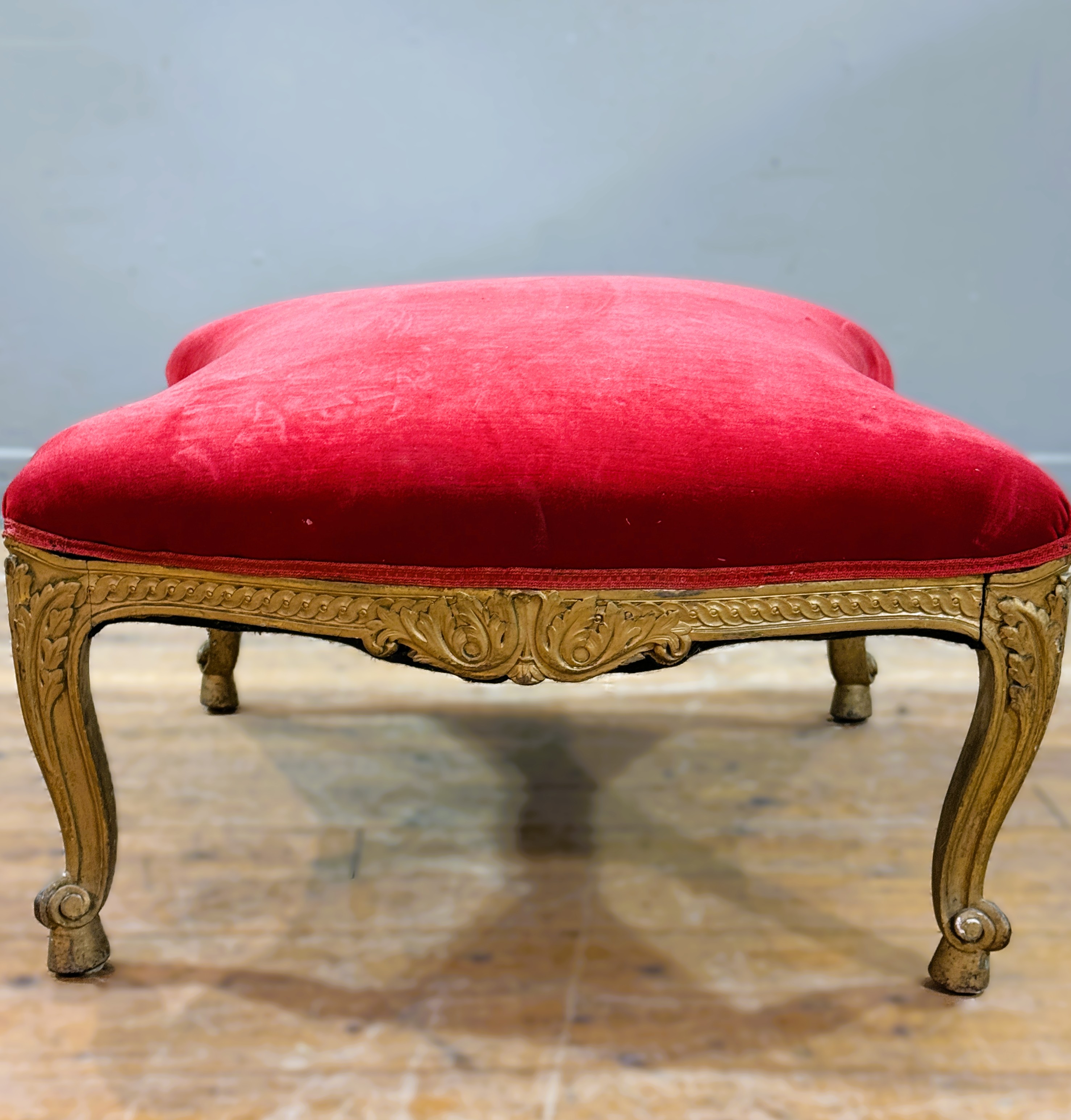 A late 19thc./early 20thc Louis XV style duchesse brisee, with scrolling giltwood painted frame, - Image 13 of 15