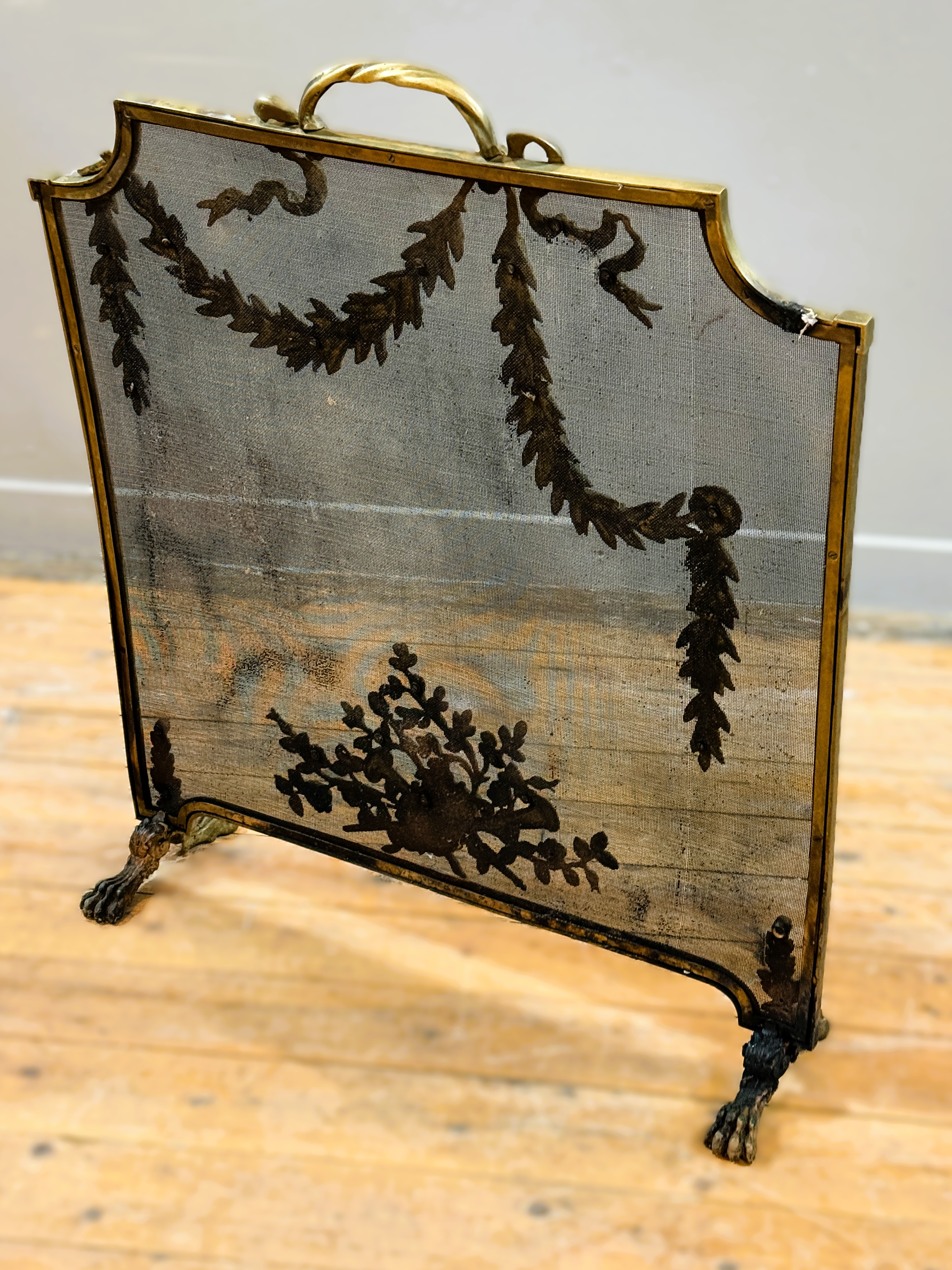 An Edwardian brass firescreen, the mesh screen applied with foliate and floral swags and raised on - Image 5 of 5
