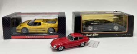 A Franklin Mint Jaguar E-Type Coupe die-cast model, 1:24, in original box, together with a Shell