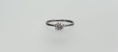 A platinum set 1930s solitaire brilliant cut diamond ring, approximately 0.5ct O/P 2.29g