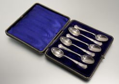 A set of six Edwardian epns engraved tea spoons in original blue velvet and satin-lined fitted case: