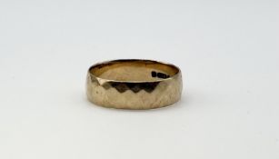 A 9ct gold diamond panelled wedding band M/N 2.46g