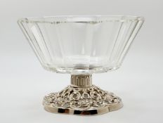 A sterling silver mounted crystal facet panel sided tapered caviar dish on pierced scalloped base: