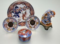 A collection of decorative wares comprising, a chinese lidded trinket pot with a hand-painted flying