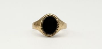 A 9ct gold signet style ring set with an oval onyx panel N 2.29g