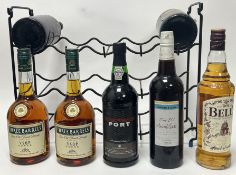 A mixed collection of wines and spirits, comprising a bottle of Merrydown Vintage Sussex cider, 7.
