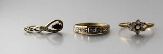 A 9ct gold paste set ring, centre stone missing L 1g, together with a yellow metal V-shaped ring F