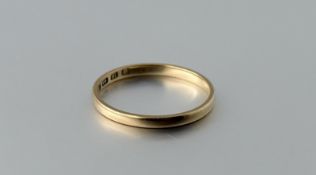 An 18ct gold wedding band R 1.9g