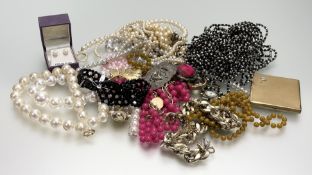A collction of costume jewellery to include five paste pearl necklaces, two gilt metal chain