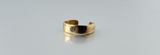 A 9ct gold toe ring 1.64g