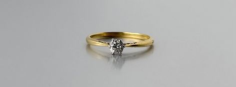 A yellow metal solitaire diamond ring, approximately 0.2ct 1.54g