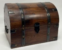 A hardwood dome top treasure chest with brass and metal mounts and swing top (l. 33cm x h. 26cm)