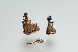 A 9ct gold sealion charm: h. x 1.5cm together with a 9ct gold horn ot plenty charm: l. x 1cm 2g