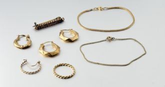 A 9ct gold flat rope link chain bracelet with ring fastening: d. x 8cm 1.34g together with a