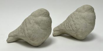 A pair of modern carved stone bird figurines, painted white (h. 16cm) (2)