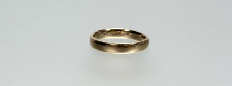 A 18ct gold wedding band P 4.49g