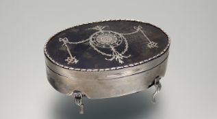 An Edwardian silver and tortoiseshell jewellery box, William Comyns, London 1907, oval, the hinged