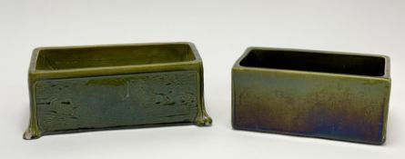 A Bretby rectangular planter, in a green glaze (marked verso) (h-10cm l-26cm d-13cm) together with a