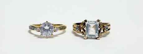 A QVC 9ct gold solitaire cz ring centre stone approximately 1.5ct the shoulders and shank set with
