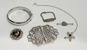 A collection of silver jewellery to include a Birmingham two-part figure of eight belt buckle: h.