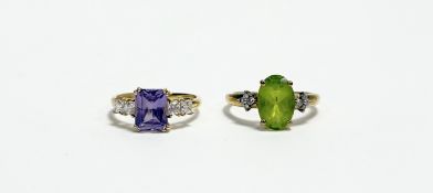 A 9ct QVC oval peridot ring stone approximately 3ct set four diamond points to each shoulder R/S 2.