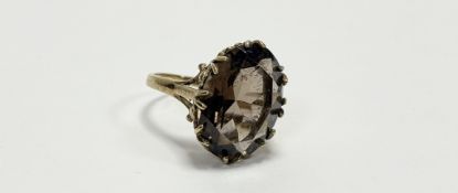 A 9ct gold ring set a large oval facet cut cairngorm approximately 5ct in claw setting Q 4.6g