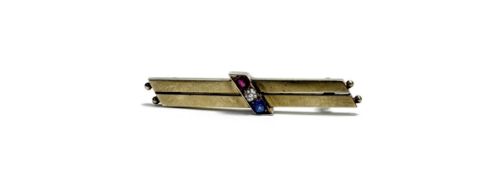 An Edwardian 15ct gold twin bar brooch set a central round old mine cut diamond approximately 0.07ct