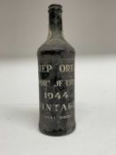 One bottle, Niepoort 1944 Port